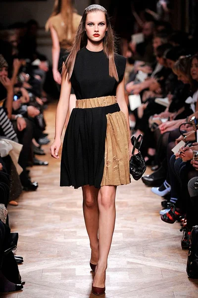 Look 2